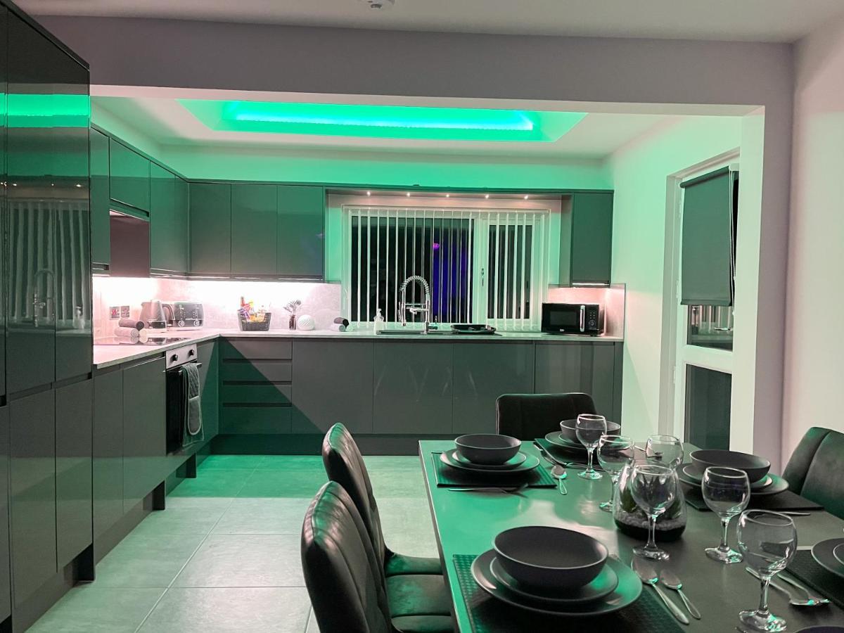 Oystermouth Luxury Property With Hot Tub And Sea Views מראה חיצוני תמונה
